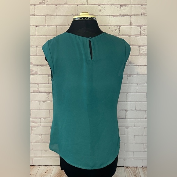Teal Lace Accent Women's Top Size Med
Lightweight Summer Spring Church School - Picture 2 of 3